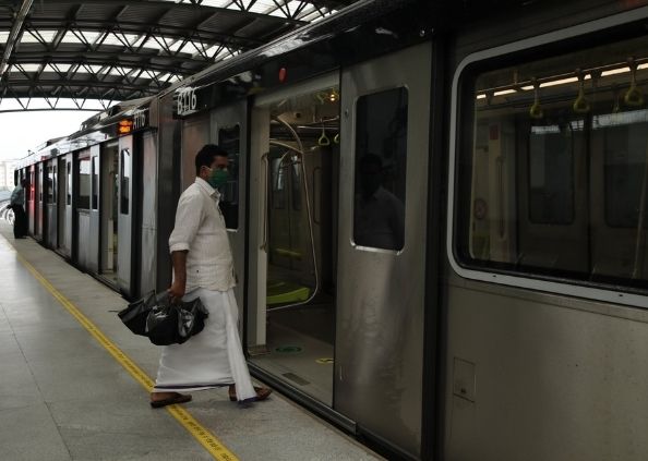 Metro started in Unlock-4 photos, अनलॉक-4 में शुरू हुई मेट्रो, तस्वीरों में देखें राजधानी दिल्ली से लेकर कोच्चि तक का सफर