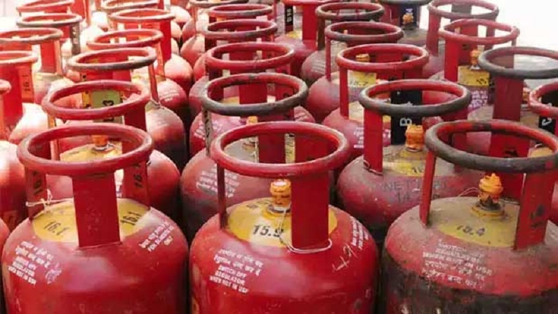 Government is going to distribute 1 crore free LPG connection, very soon gas cylinder rates will also be cheaper