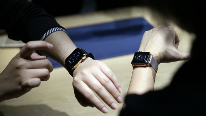 Apple smartwatch saved a woman's life, even after heart attack, a major accident averted