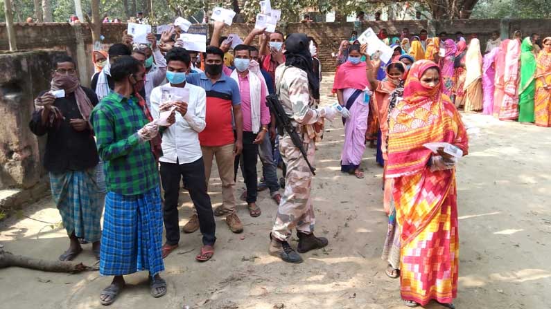 Bihar election 2020 villagers are angary for Road and school boycott vote in many districtsBihar election: सड़क-स्कूल के लिए आक्रोशित ग्रामीण, कई जिलों में वोट का बहिष्कार - Bihar election 2020 villagers