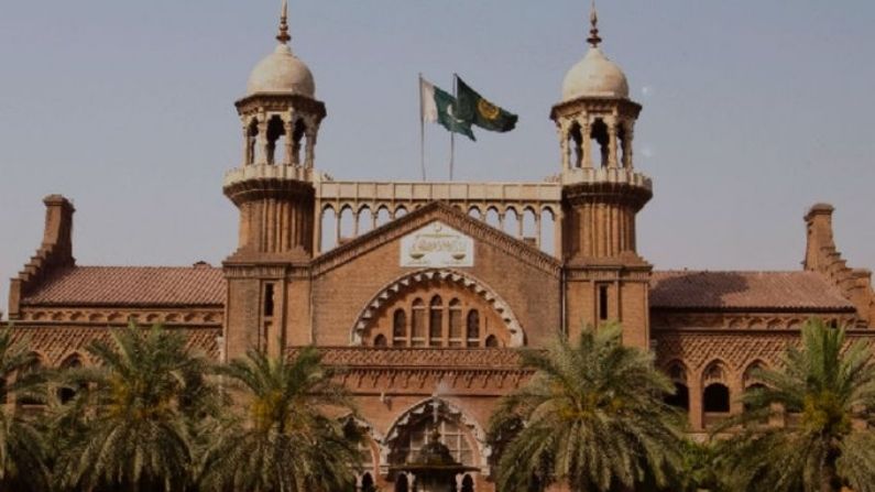 Pakistan: Lahore High Court's instructions to the judges of the lower court, 'Keep distance from social media, if blue light is put on the car, then action'