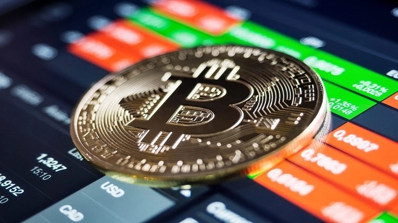 Cryptocurrency bitcoin again crashed due to pressure from China, know how much the price fell