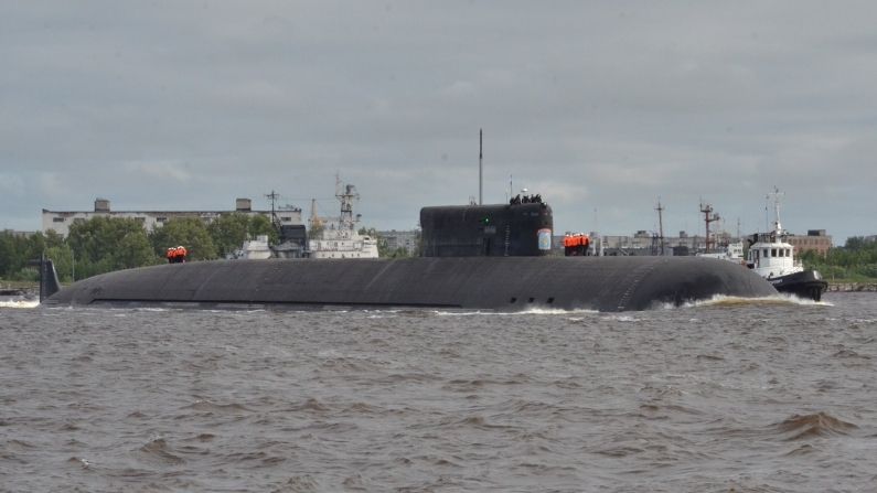 The world's largest submarine departs on Russia's intelligence mission, this submarine is equipped with atomic bombs, stir in US-UK!