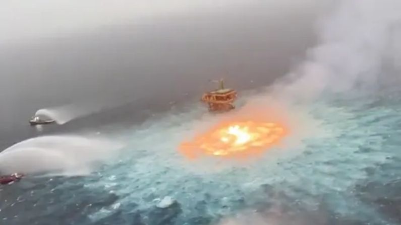 Video: Fire in the water!  The 'flame' started blazing in the middle of the sea in Mexico, know what is the reason behind it