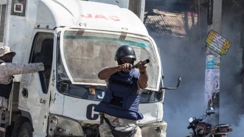 Gang violence continues in Haiti, indiscriminate bullets fired in the middle of the road in the capital Port o Prince, 15 people including journalists died